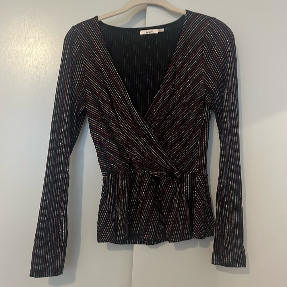 Sparkly black wrap going out top